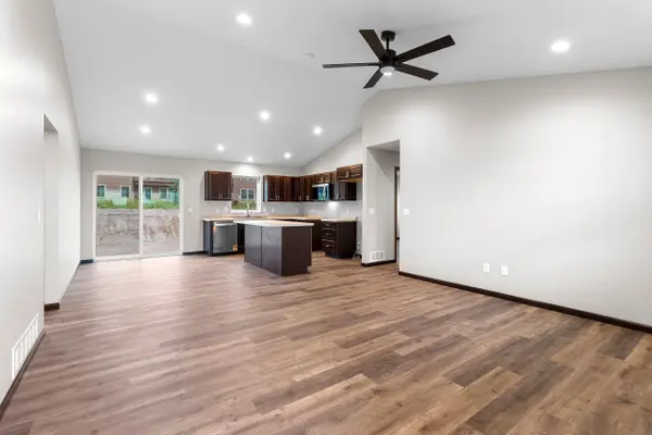 1920 SOUTHLAND LN, New London, WI 54961