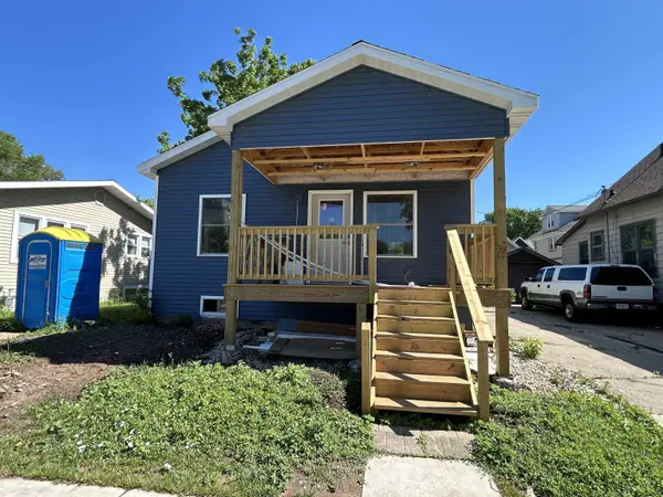 828 SCHOOL PL, Green Bay, WI 54303