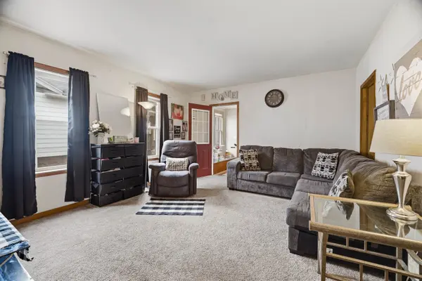 613 SHAWANO AVE, Oshkosh, WI 54901