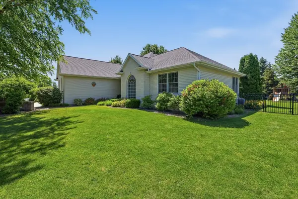 2706 BEECHNUT DR, Oshkosh, WI 54904