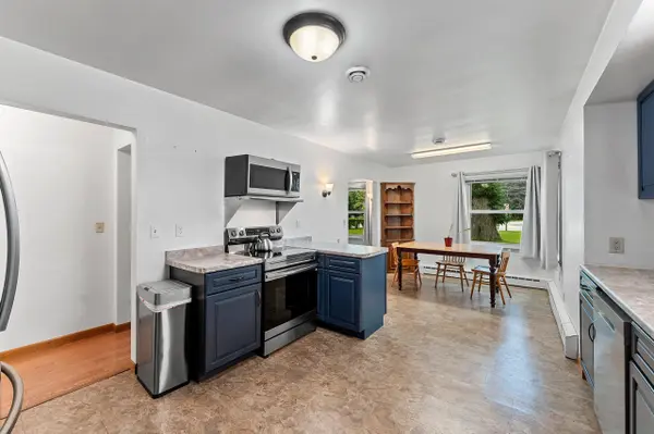 1636 LOST DAUPHIN RD, De Pere, WI 54115-1920