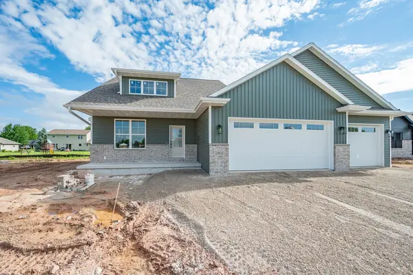 2865 STELOR DR, Green Bay, WI 54311