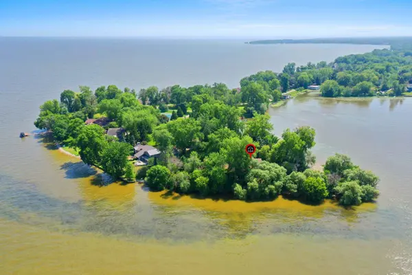 200 LAKE RD, Menasha, WI 54952-3419