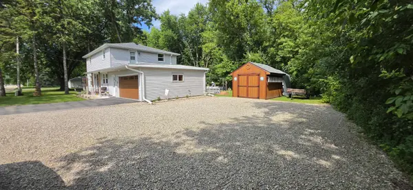 4020 N BALLARD RD, Appleton, WI 54913-8697