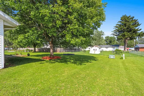 300 ROSEMARY DR, Pulaski, WI 54162-9294