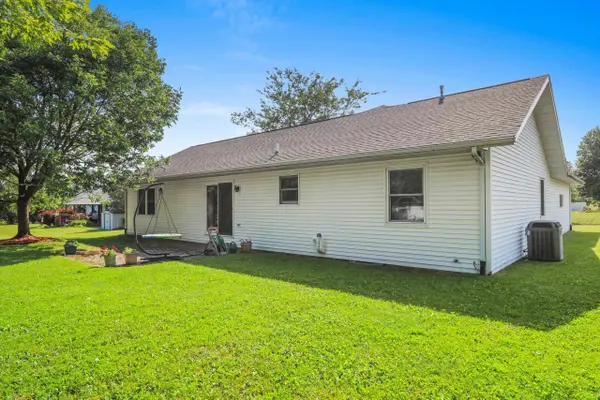300 ROSEMARY DR, Pulaski, WI 54162-9294
