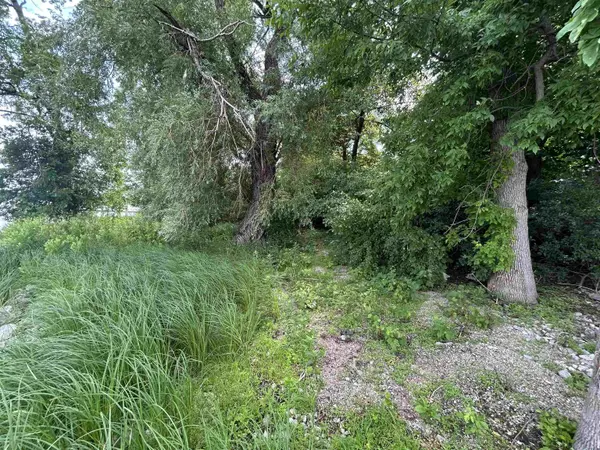 1196 PAGES POINT DR, Menasha, WI 54952
