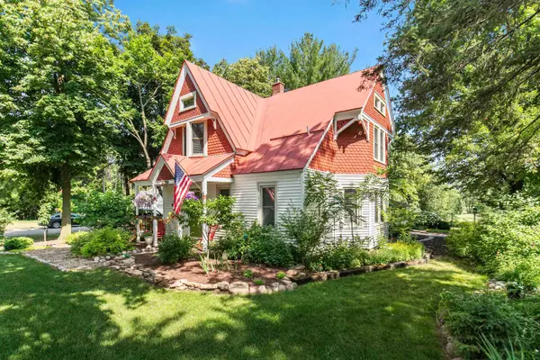 1631 ROYALTON ST, Waupaca, WI 54981