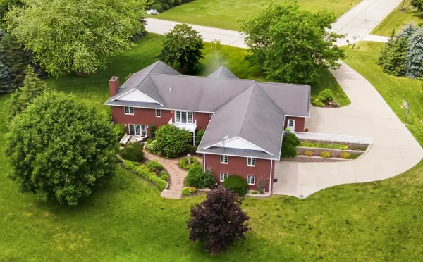 1 W CEDAR ST, Hilbert, WI 54129