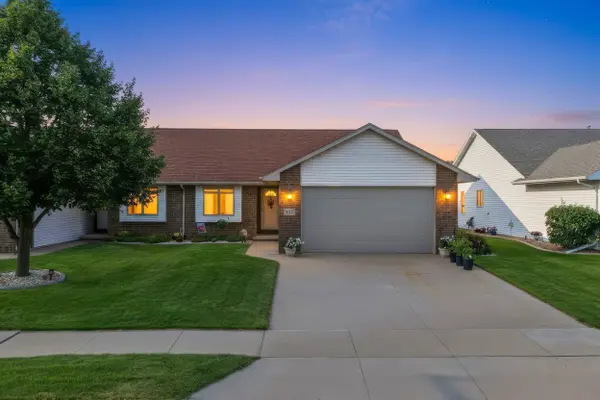 420 W ELM DR, Little Chute, WI 54140