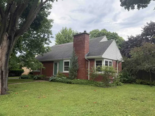822 EVANS ST, Oshkosh, WI 54901