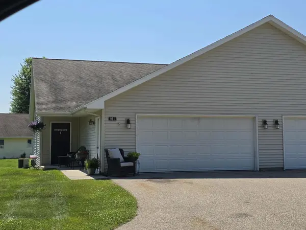 961 CHARLES WRIGHT DR, Waupaca, WI 54981