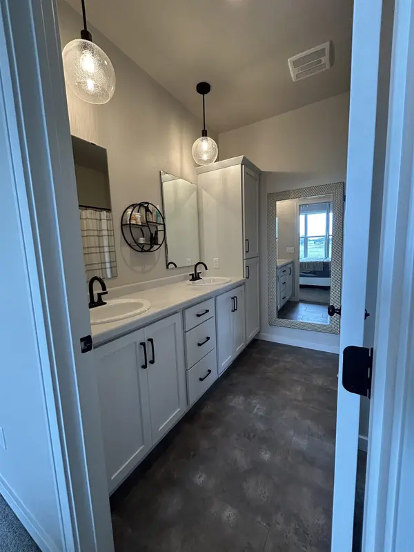 3700 RIDGECREST LN, Kaukauna, WI 54130