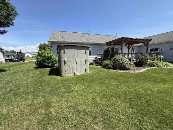 420 LONGWOOD LN, Wrightstown, WI 54180