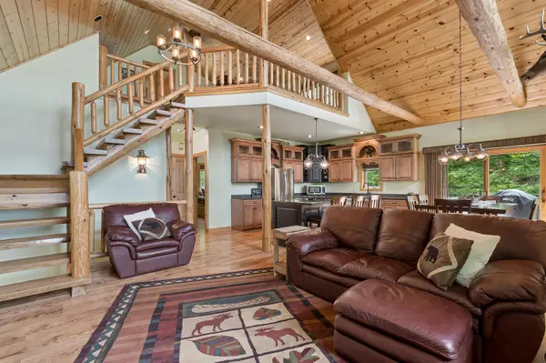 15662 BADEMER LN, Mountain, WI 54149