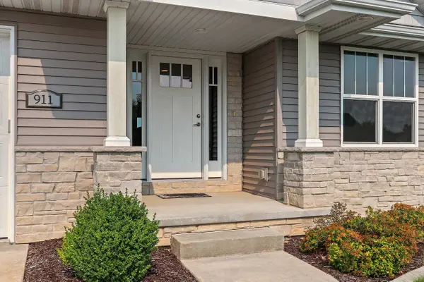 911 BARRONWOOD DR, Green Bay, WI 54311