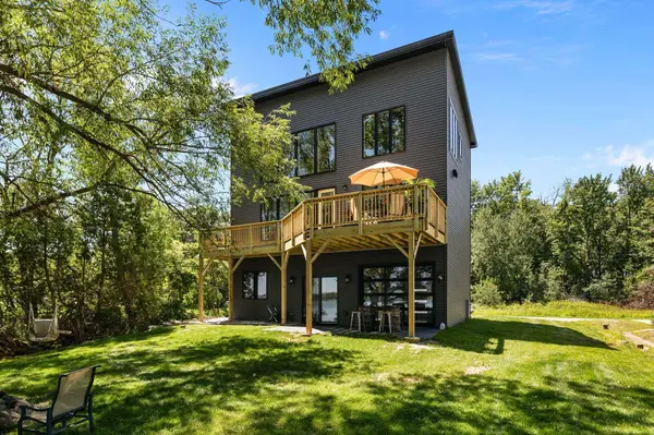 2754 HARBOR LIGHTS LN, Suamico, WI 54173