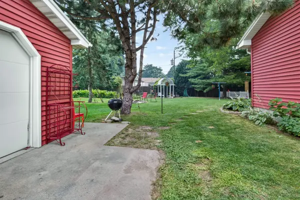 511 S SUPERIOR RD, Green Bay, WI 54311-7558
