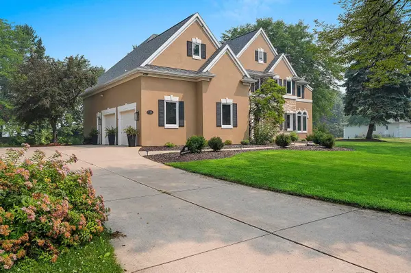 1111 HUNTINGTON WAY, Suamico, WI 54173-3