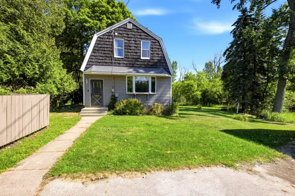 5650 LAKE LN, Sturgeon Bay, WI 54235