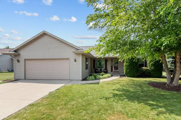 N1779 SWANEE CIR, Greenville, WI 54942-8802
