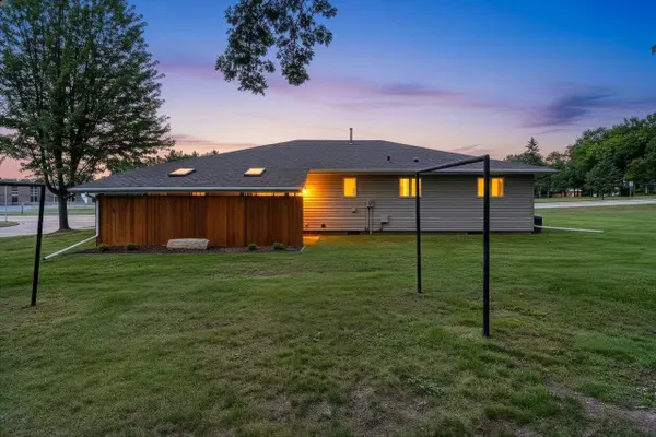 802 E RIDLINGTON AVE, Shawano, WI 54166