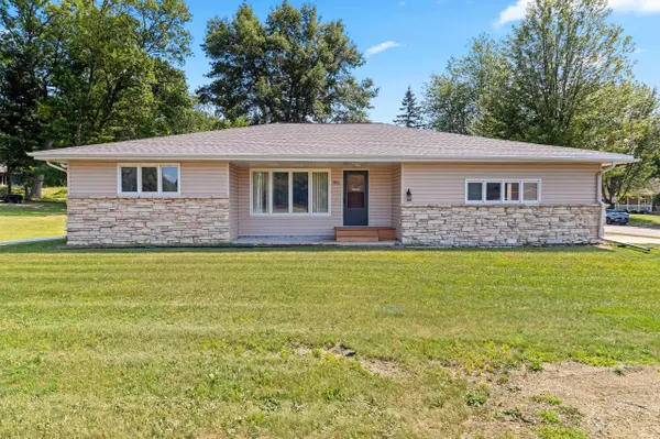 802 E RIDLINGTON AVE, Shawano, WI 54166