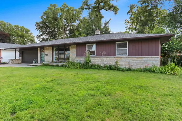 1824 FIESTA LN, Green Bay, WI 54302-2226