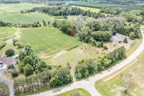 LYONS RD, New London, WI 54961