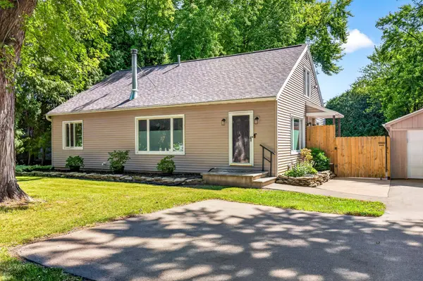 1338 LEONARD POINT RD, Oshkosh, WI 54904