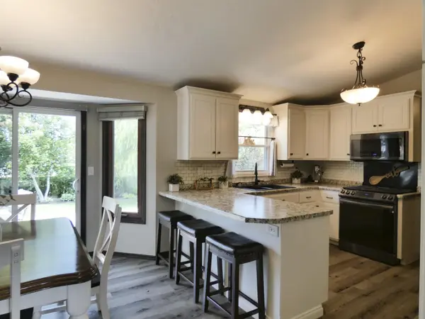 412 DEWEY DECKER DR, Green Bay, WI 54313