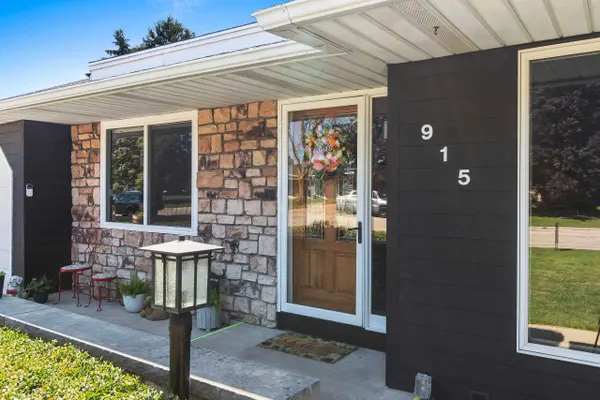 915 WOODSIDE DR, Seymour, WI 54165