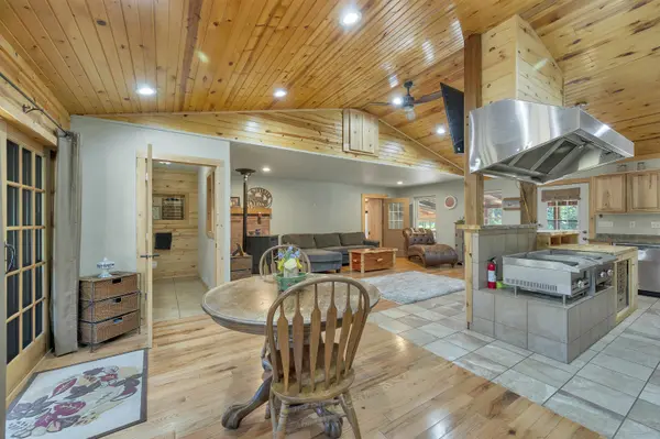 N8563 BLUEBIRD LN, Crivitz, WI 54114-8811