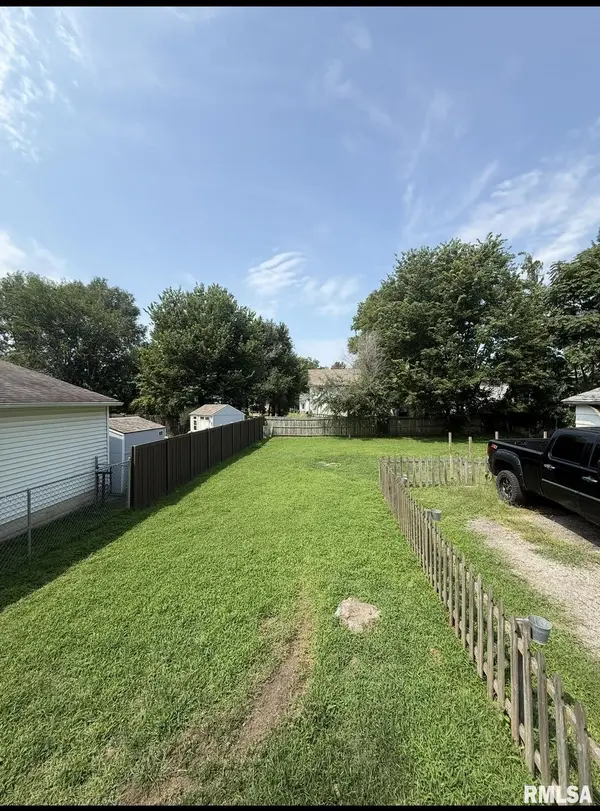 126 FULTON ST, Galesburg, IL 61401