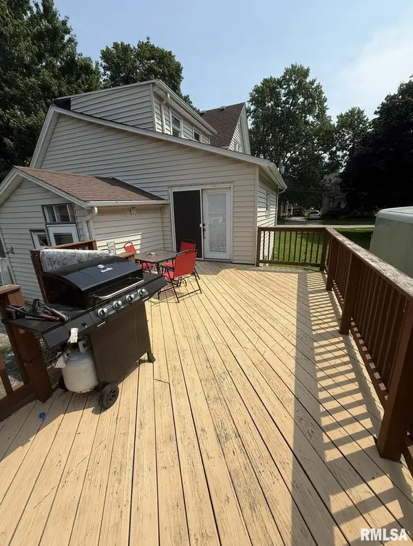 126 FULTON ST, Galesburg, IL 61401