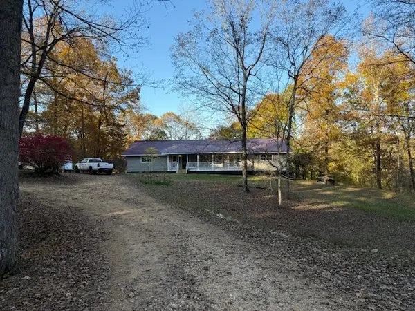 440 Deer Creek Rd, Linden, TN 37096