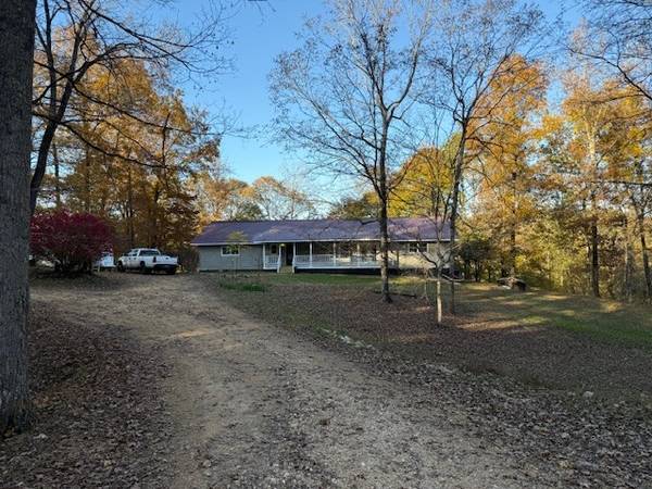 440 Deer Creek Rd, Linden, TN 37096
