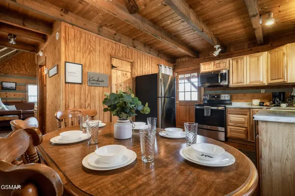 817 Ridgefield Drive, Sevierville, TN 37876