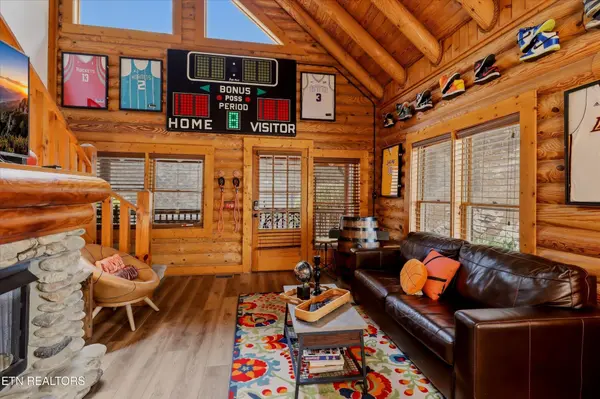727 Golf View Blvd, Pigeon Forge, TN 37863
