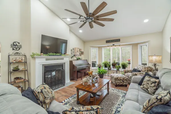 187 Forest View Dr, Crossville, TN 38558
