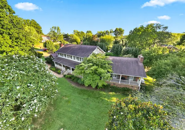 100 Applewood Valley Dr, Hendersonville, TN 37075