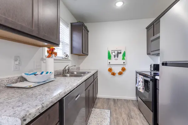393 Walnut Street, Hollister, MO 65672