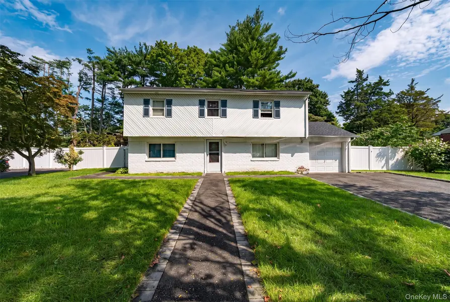 19 South LN, Huntington, NY 11743