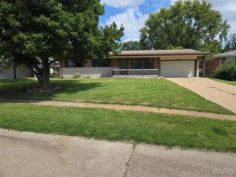 725 Mary Jo LN, Hazelwood, MO 63042