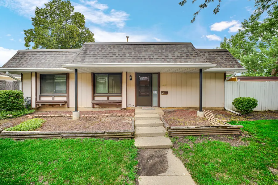 1231 San Simeon DR, Hanover Park, IL 60133