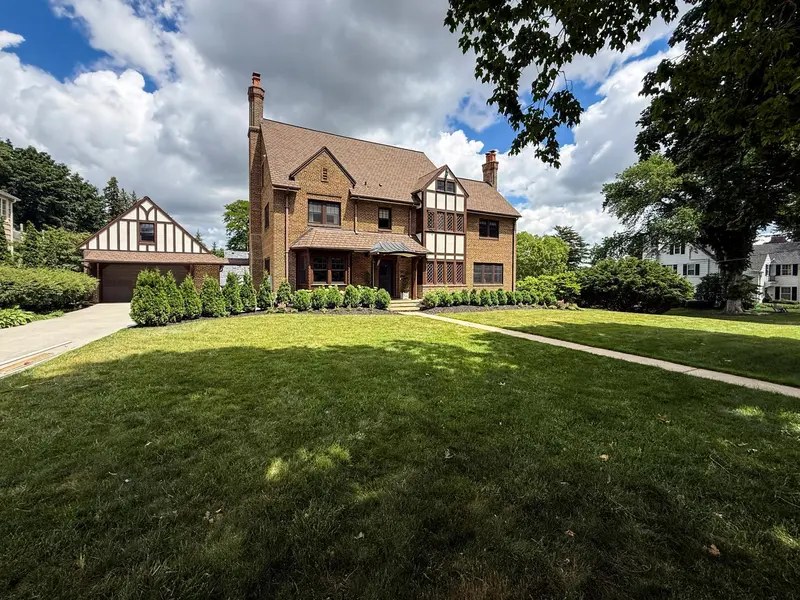 909 8th ST SW, Rochester, MN 55902