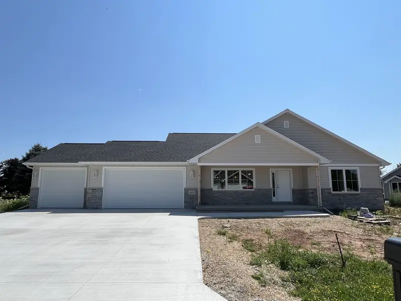 1430 CAROLINE DR, New London, WI 54961-7317