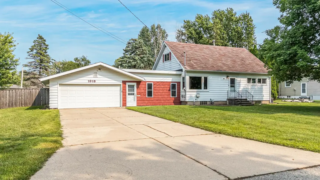 1918 ALASKA ST, Oshkosh, WI 54902