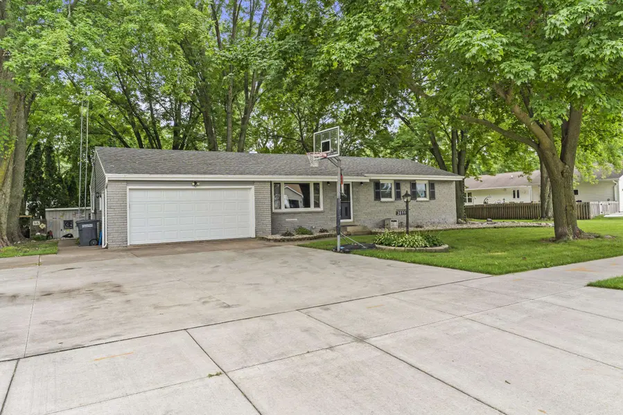 2899 W 9TH AVE, Oshkosh, WI 54904-6501