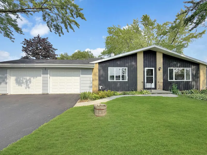 130 BARTON RD, Oshkosh, WI 54904